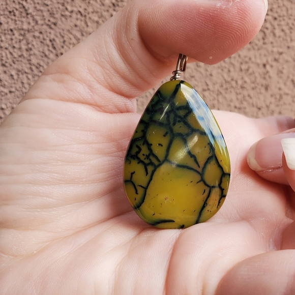 New Wrapped Black Yellow Dragon Veins Agate Pendant. - Picture 4 of 8
